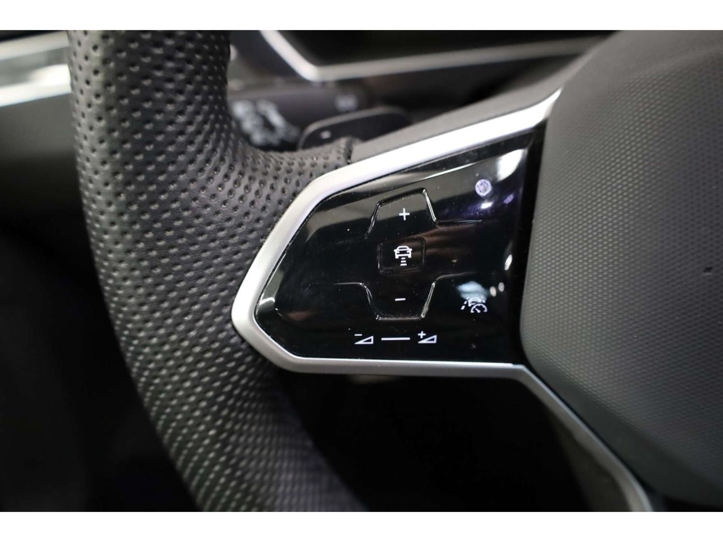 Volkswagen Tiguan 2.0 TDI SCR R-Line DSG AHK/LED/DAB/SH foto 10