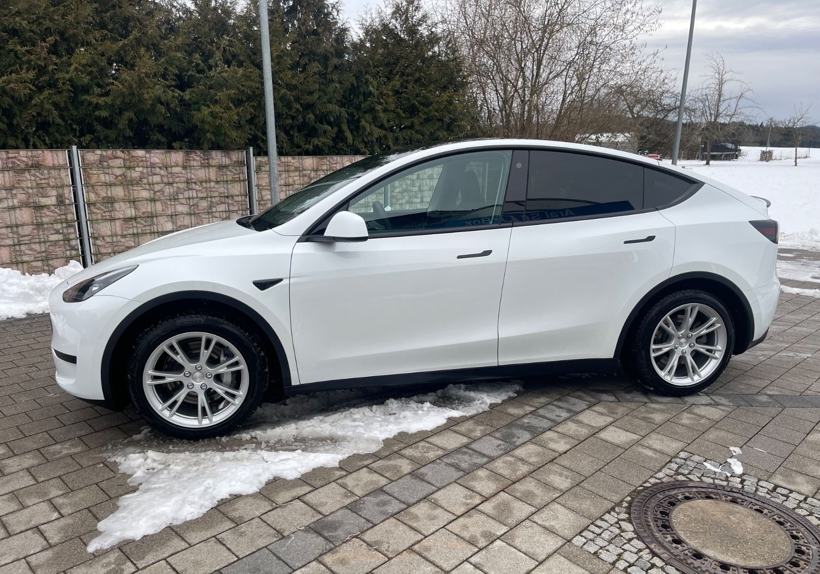Tesla Model Y Basis RWD, top Fahrzeug, inkl.Mwst. foto 1