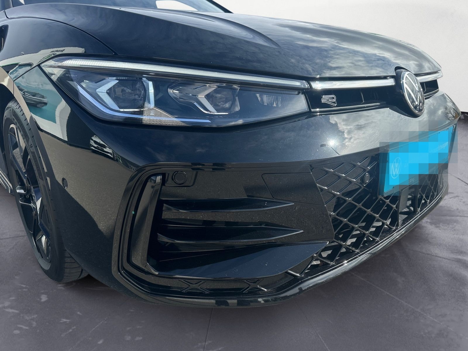 Volkswagen Passat Variant 2.0 TDI DSG R-Line AHK AreaView foto 13