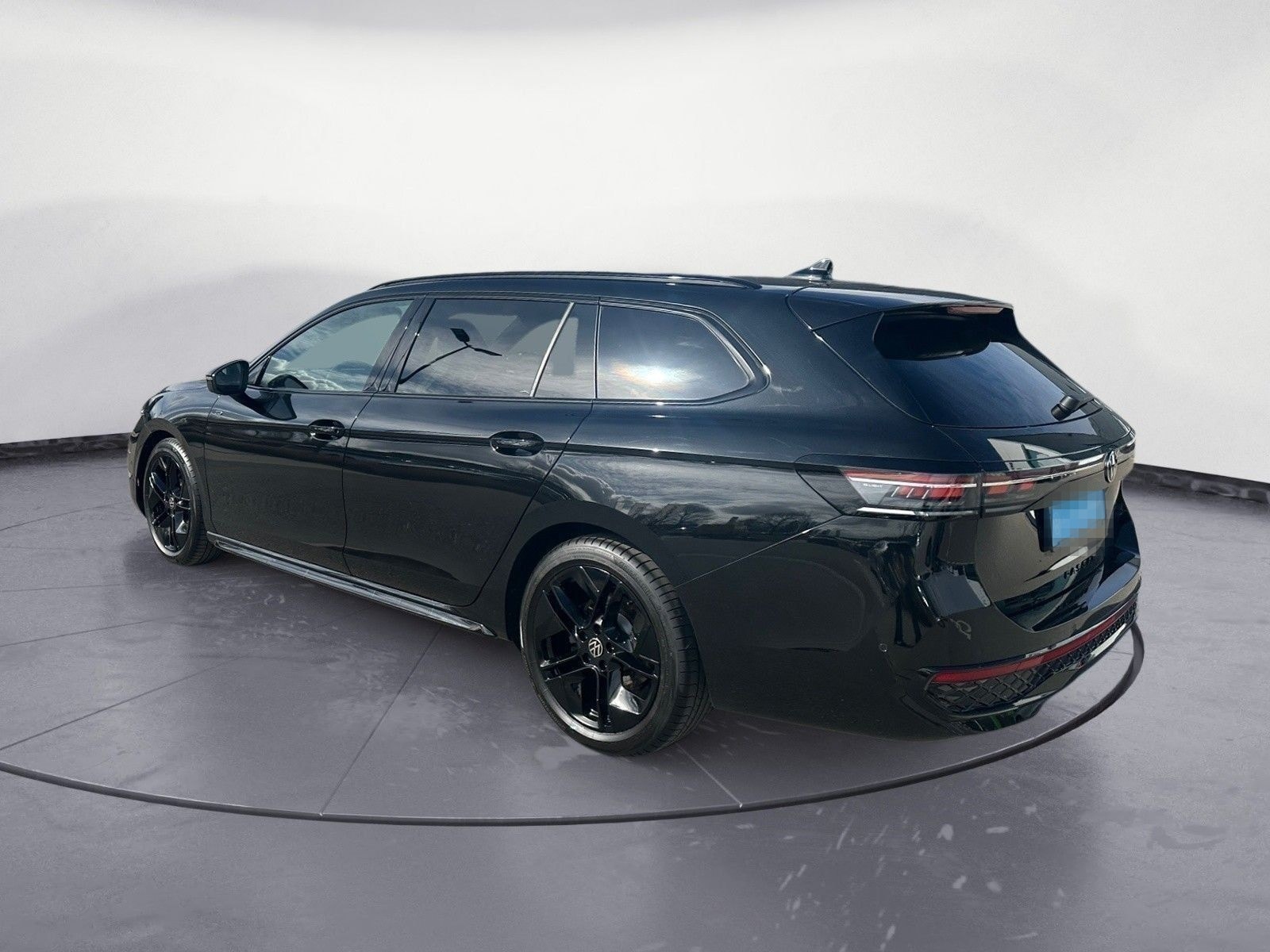 Volkswagen Passat Variant 2.0 TDI DSG R-Line AHK AreaView foto 4