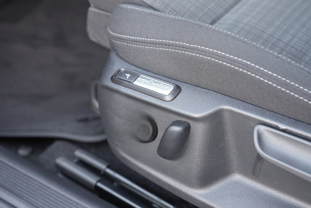 Volkswagen Passat Variant 2,0 TDI DSG,LED,Kamera,Navi Stand foto 16