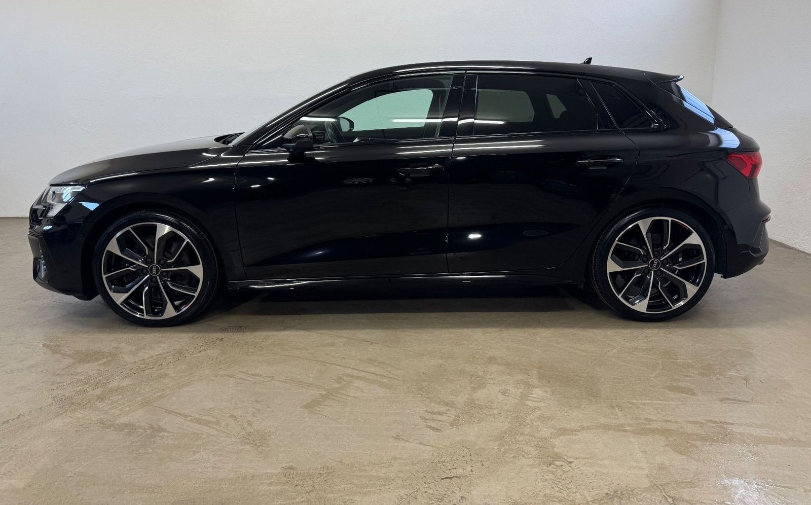 Audi S3 2.0 TFSI quattro Matrix|PanoSD|B&O| 19" foto 5