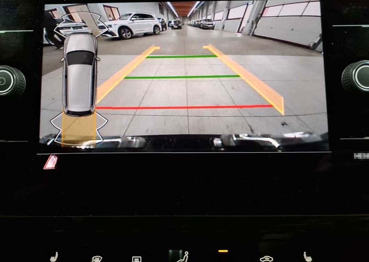 Volkswagen Passat Variant 2.0 TDI Aut. AHK LED NAV foto 14