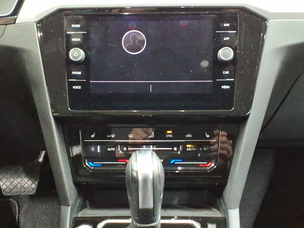 Volkswagen Passat Variant 2.0 TDI Aut. AHK LED NAV foto 7