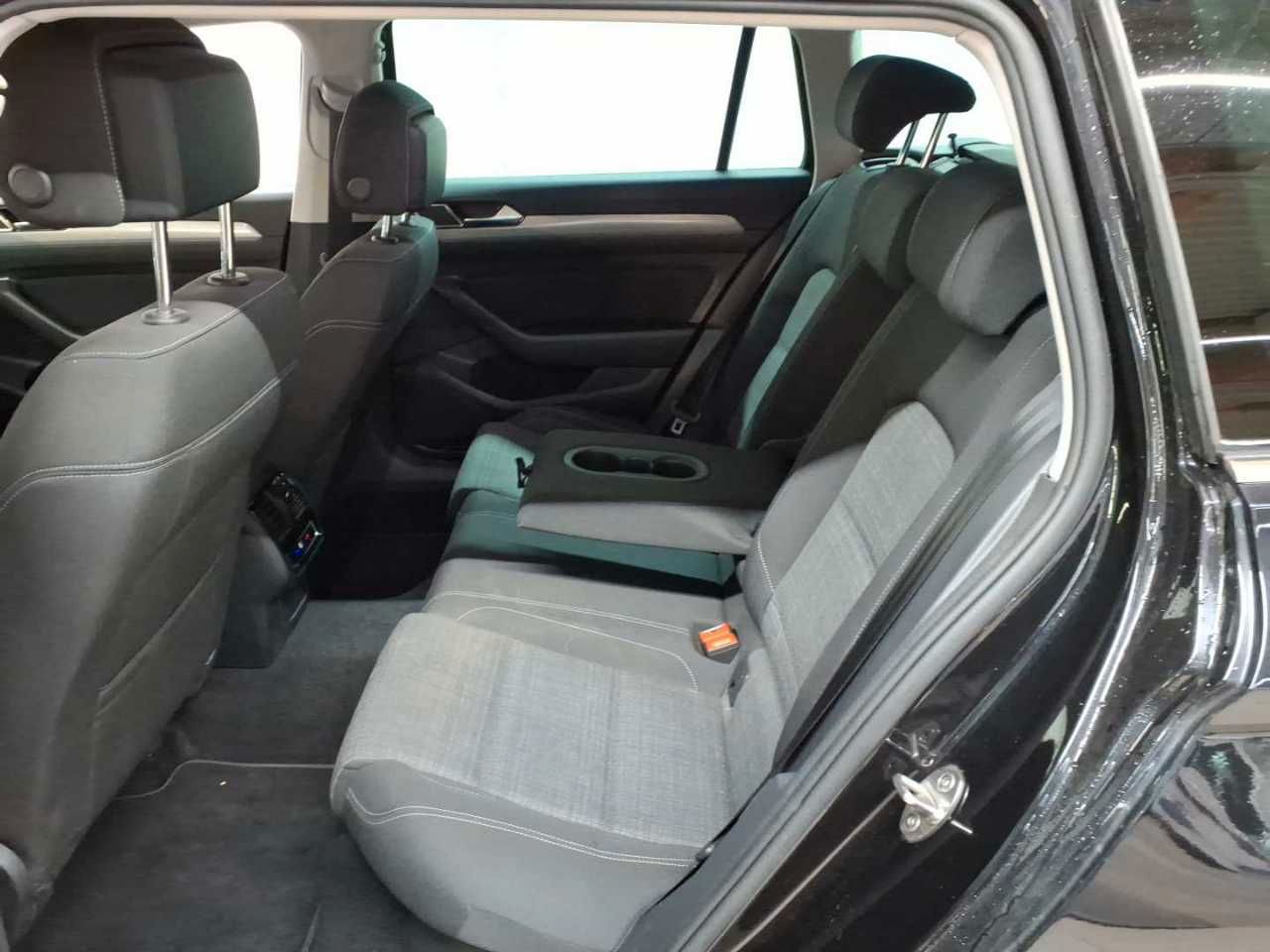 Volkswagen Passat Variant 2.0 TDI Aut. AHK LED NAV foto 8