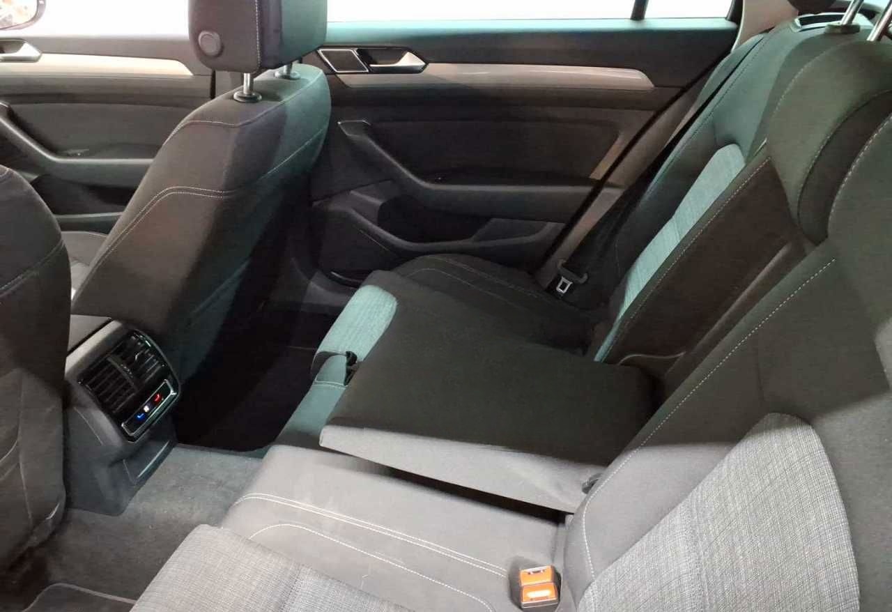 Volkswagen Passat Variant 2.0 TDI Aut. AHK LED NAV foto 9