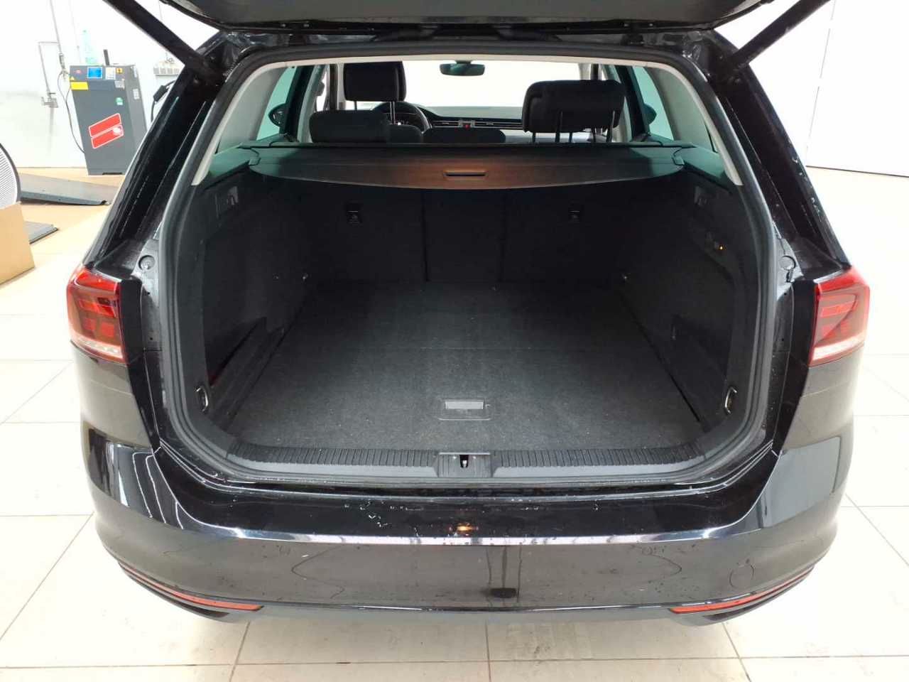 Volkswagen Passat Variant 2.0 TDI Aut. AHK LED NAV foto 10