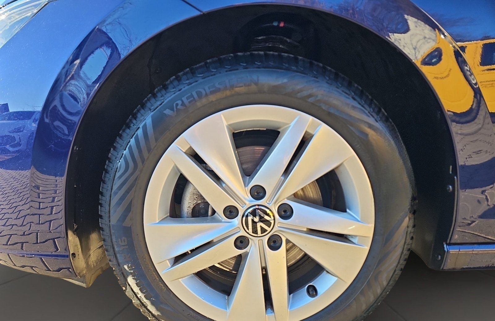 Volkswagen Golf VIII 1.5 TSI Life ACC Akustikglas DynLicht foto 7