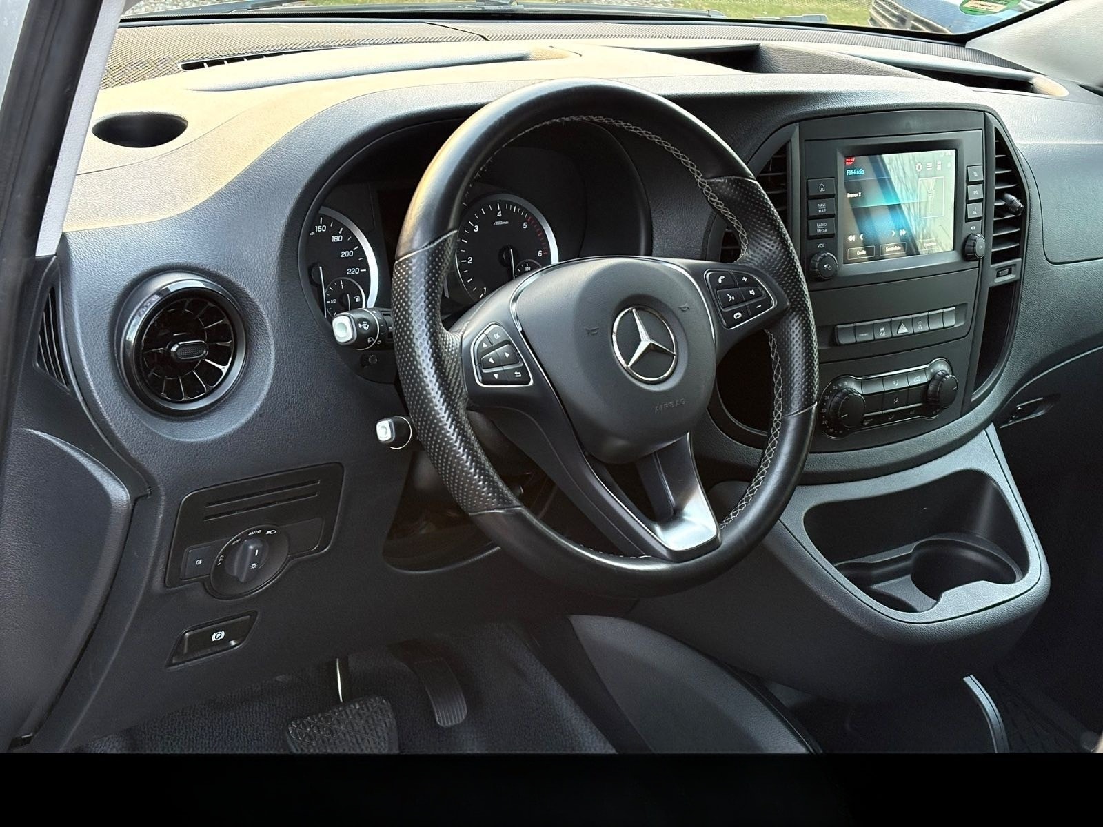 Mercedes-Benz Vito Mixto 119 RWD lang 9G+LED+AHK+TEMPO+SITZH. foto 12