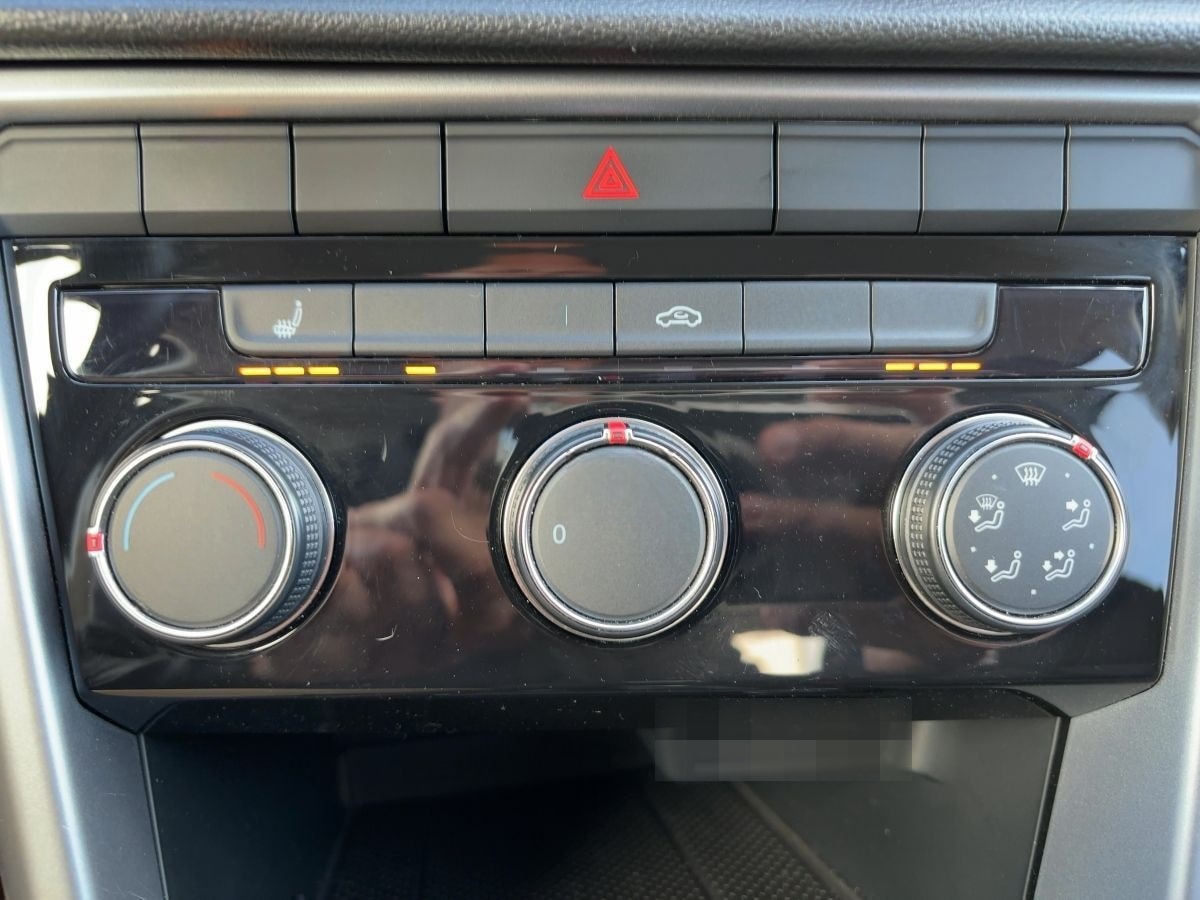 Volkswagen T-Roc Life 2.0 TDI DSG LED APP NAV PARK-ASSIST foto 17