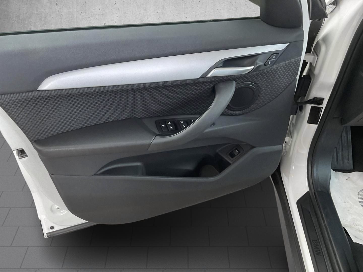 BMW X1 sDrive18d AHK Navi SHZ LED el-HK Klimaautom foto 21