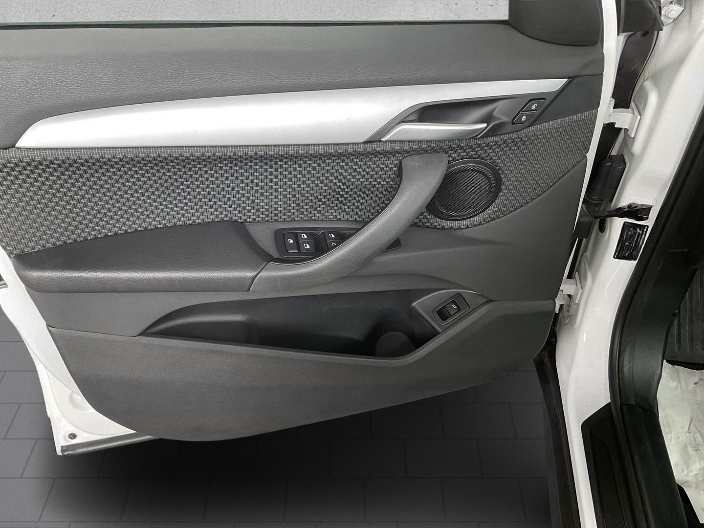 BMW X1 sDrive18d AHK Navi SHZ LED el-HK Klimaautom foto 24