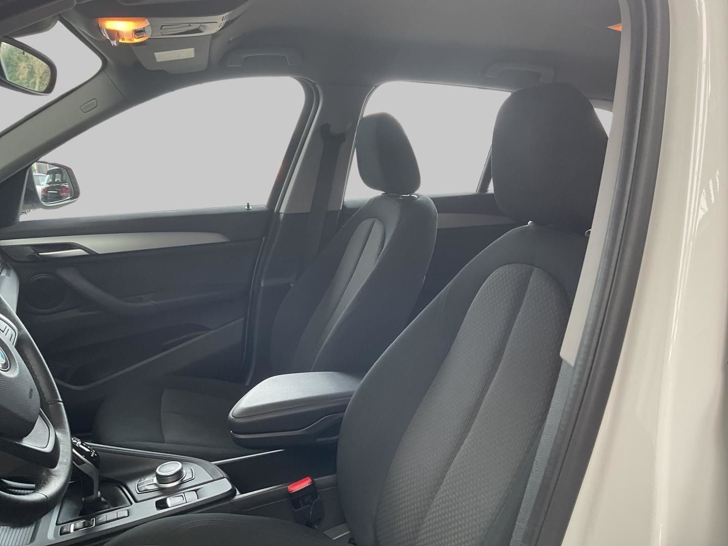 BMW X1 sDrive18d AHK Navi SHZ LED el-HK Klimaautom foto 9