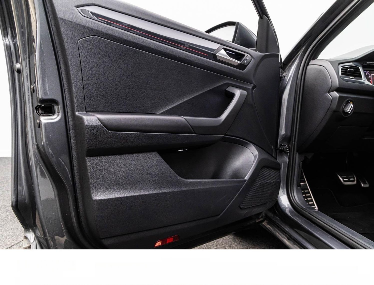 Volkswagen T-ROC 2.0TSi SPORT 4M. LED/ACC/PANO/CARPLAY/BEAT foto 14