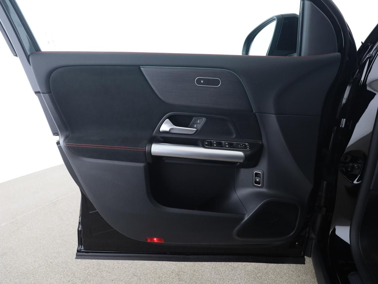 Mercedes-Benz GLA 180 AMG Night MBUX AHK Distronic 360 Kamera foto 13