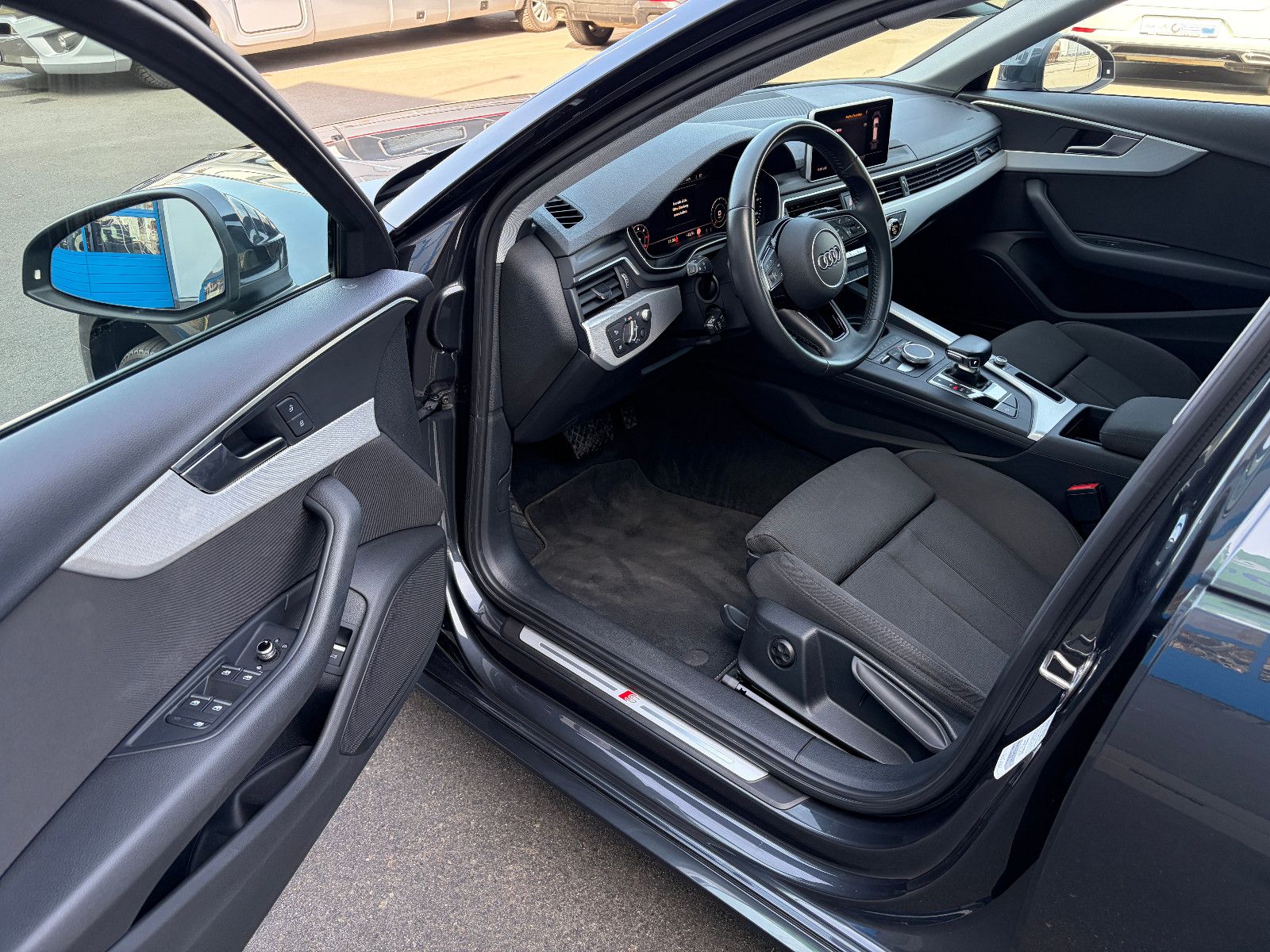 Audi A4 Avant 35 TDI sport S-LINE PANO AHK MATRIX-LED foto 12