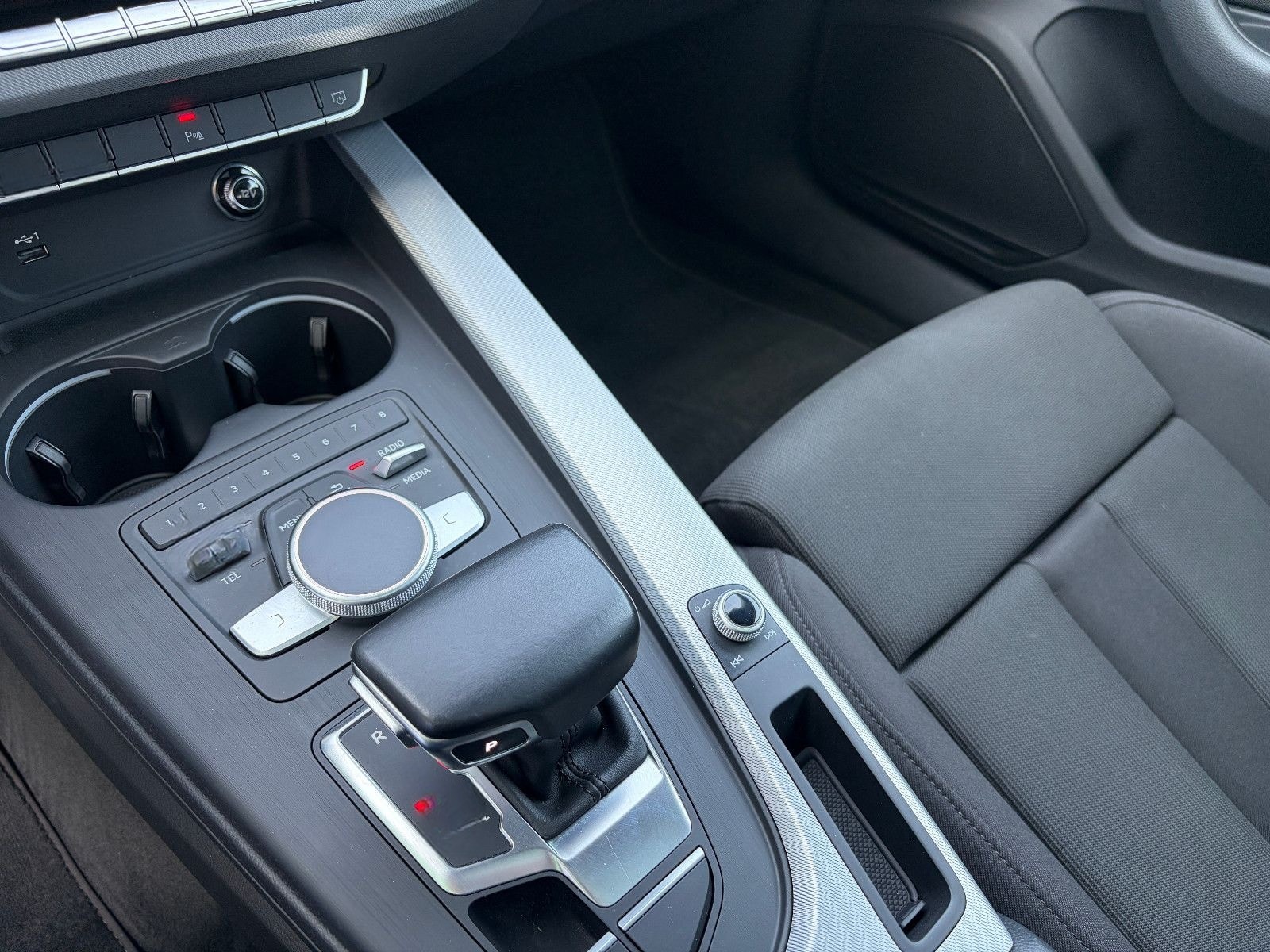 Audi A4 Avant 35 TDI sport S-LINE PANO AHK MATRIX-LED foto 17