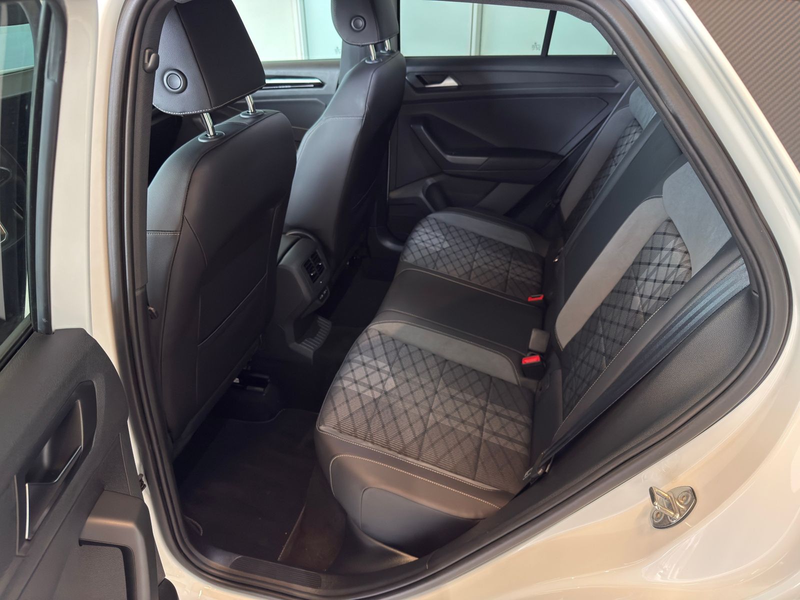 Volkswagen T-Roc 1.0 TSI R-Line ACC, Black-Style, LED+ foto 16