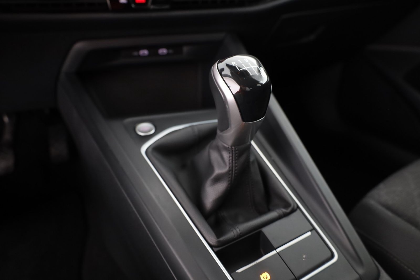 Volkswagen Golf VIII Variant 2.0 TDI Life LED Navi PDC DAB foto 14