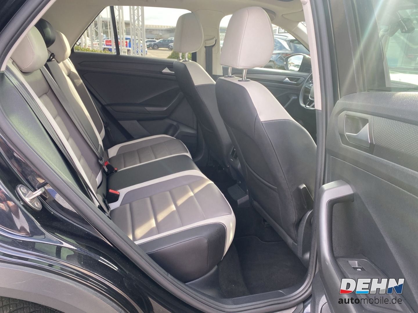 Volkswagen T-Roc 1.5 TSI Style LED ACC Leder Sposi Pano Vir foto 9