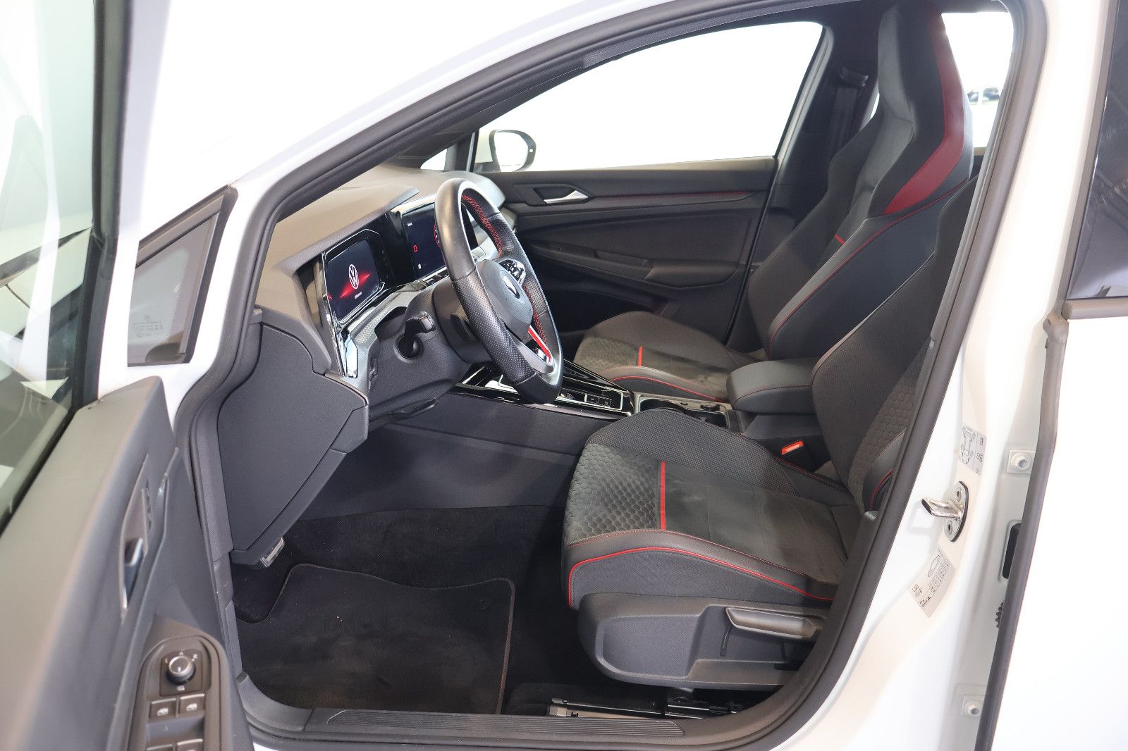 Volkswagen Golf VIII GTI Clubsport 2.0 TSI AID+ACC+LED+18" foto 11