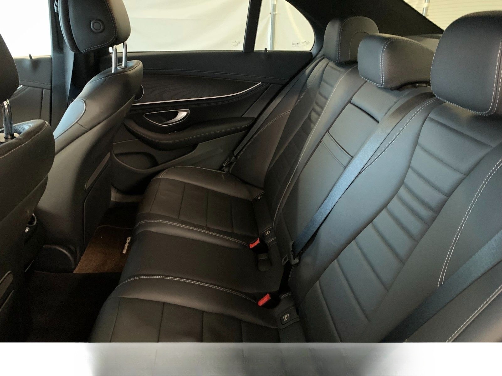 Mercedes-Benz E 300 de 4M AMG 19"|DISTRONIC|360°|MASSAGE|HUD foto 10