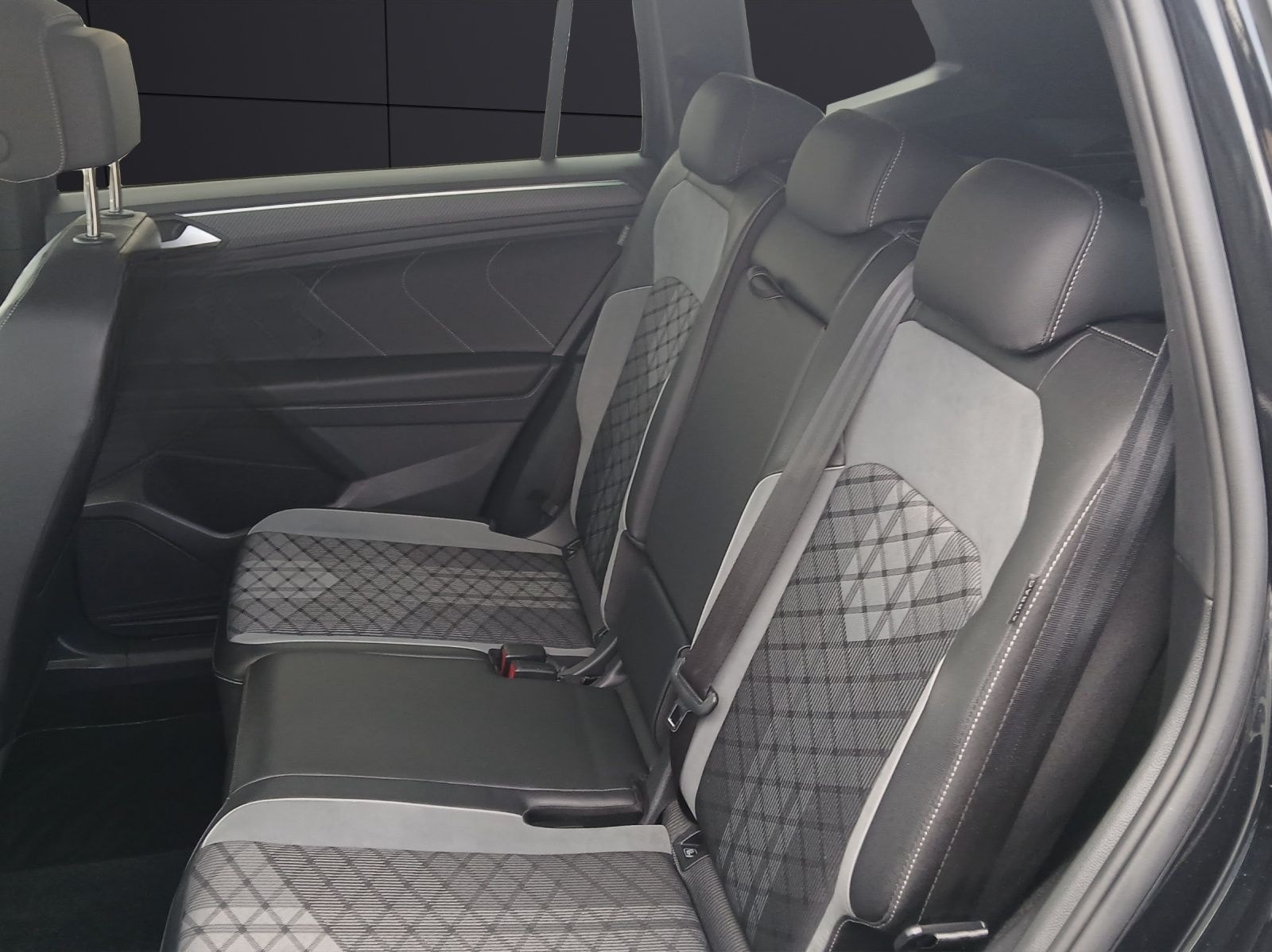 Volkswagen Tiguan Allspace TSI R-Line DSG 4M Matrix AHK Nav foto 11