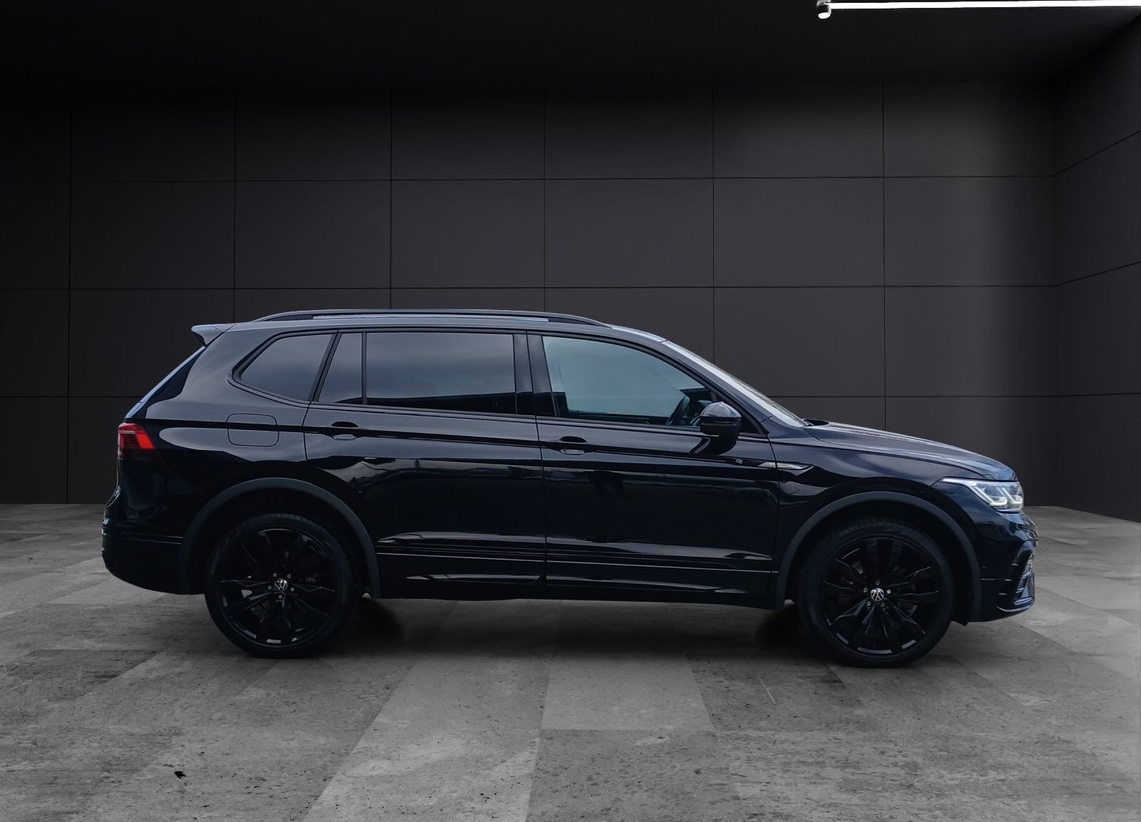 Volkswagen Tiguan Allspace TSI R-Line DSG 4M Matrix AHK Nav foto 6