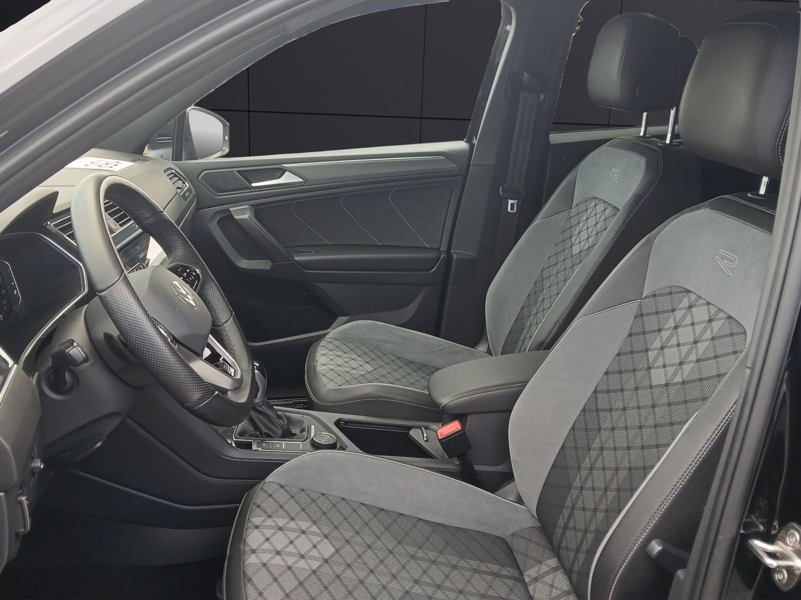 Volkswagen Tiguan Allspace TSI R-Line DSG 4M Matrix AHK Nav foto 10