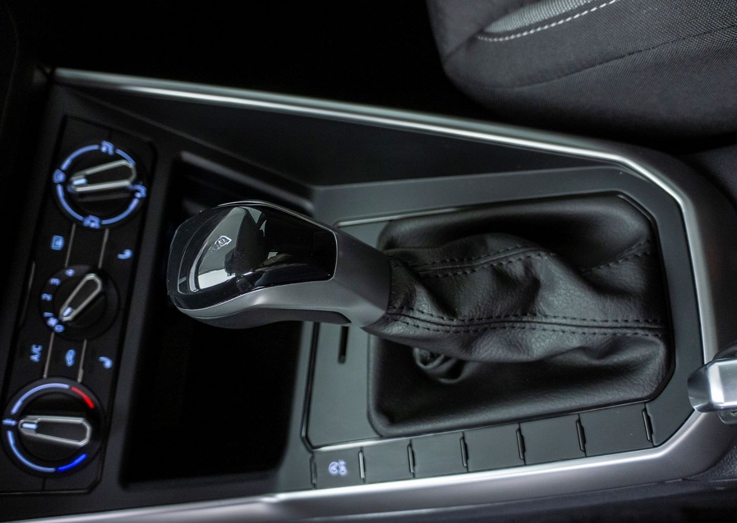 Volkswagen Polo VI Life Klima PDC LED ABS (27) foto 25