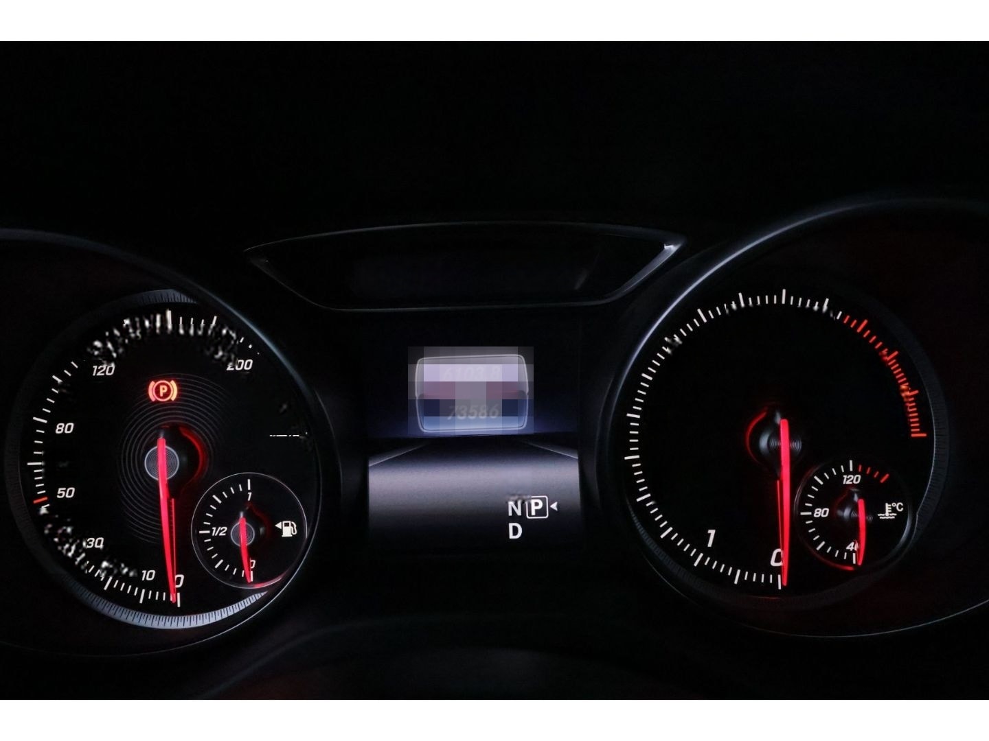 Mercedes-Benz GLA 200 7G-DCT AMG Line+LED+PANO+KAMERA+TEMPO foto 18