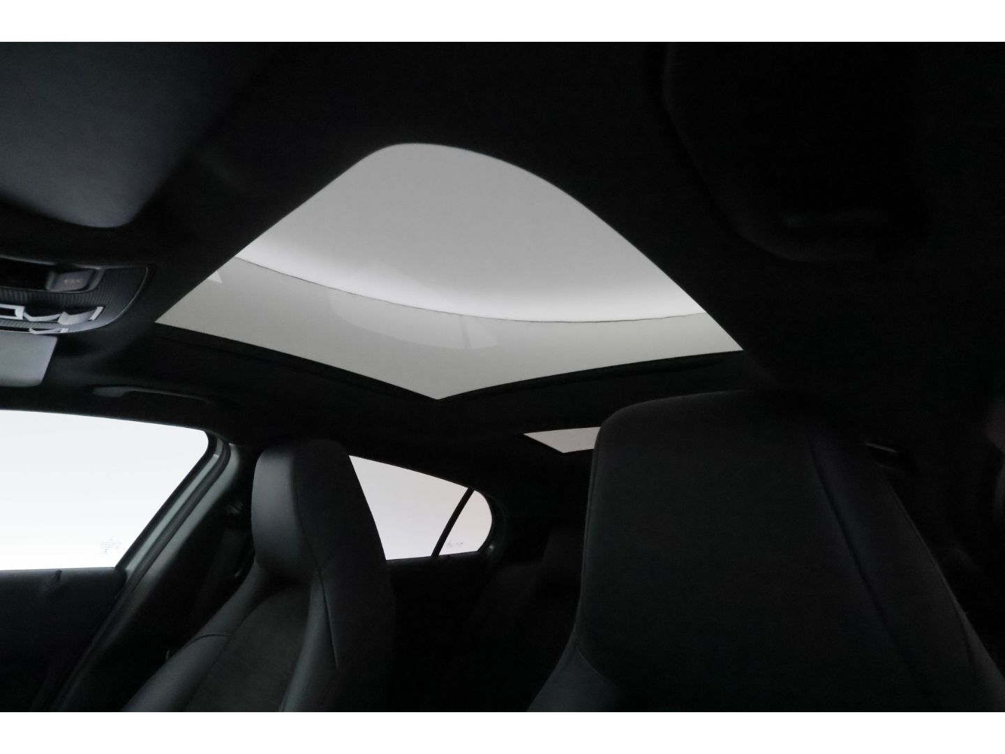 Mercedes-Benz GLA 200 7G-DCT AMG Line+LED+PANO+KAMERA+TEMPO foto 20