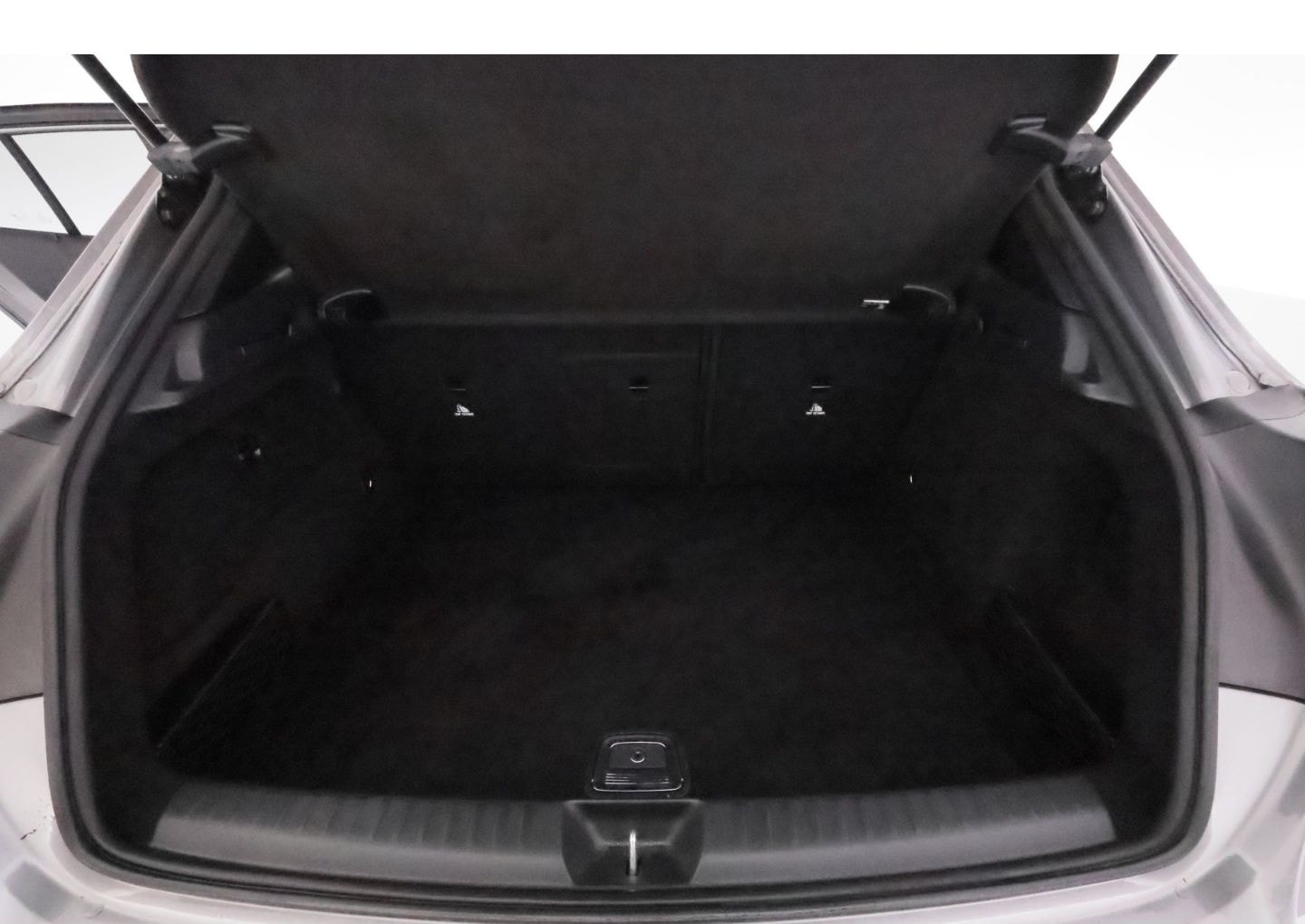 Mercedes-Benz GLA 200 7G-DCT AMG Line+LED+PANO+KAMERA+TEMPO foto 22