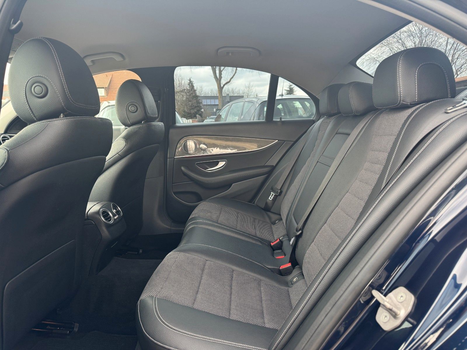 Mercedes-Benz E220d AMG Auto.*NAVI*KAMERA*SITZHZG*PDC* foto 12