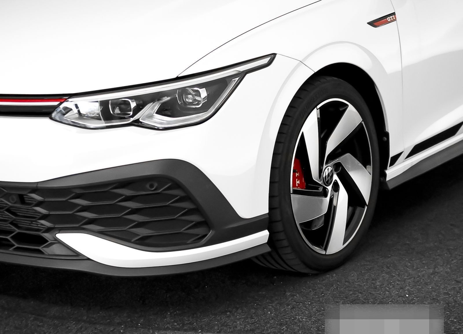 Volkswagen Golf VIII GTI Clubsport 2.0 TSI LED Navi ParkPil foto 11