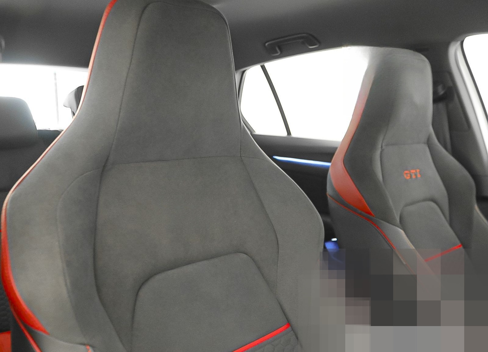 Volkswagen Golf VIII GTI Clubsport 2.0 TSI LED Navi ParkPil foto 14