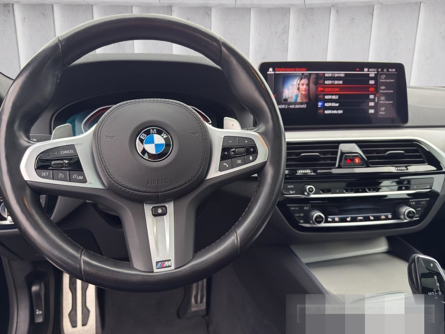 BMW 530 dAT M SPORT LASER HUD PANO KAMERA KEYLESS foto 15