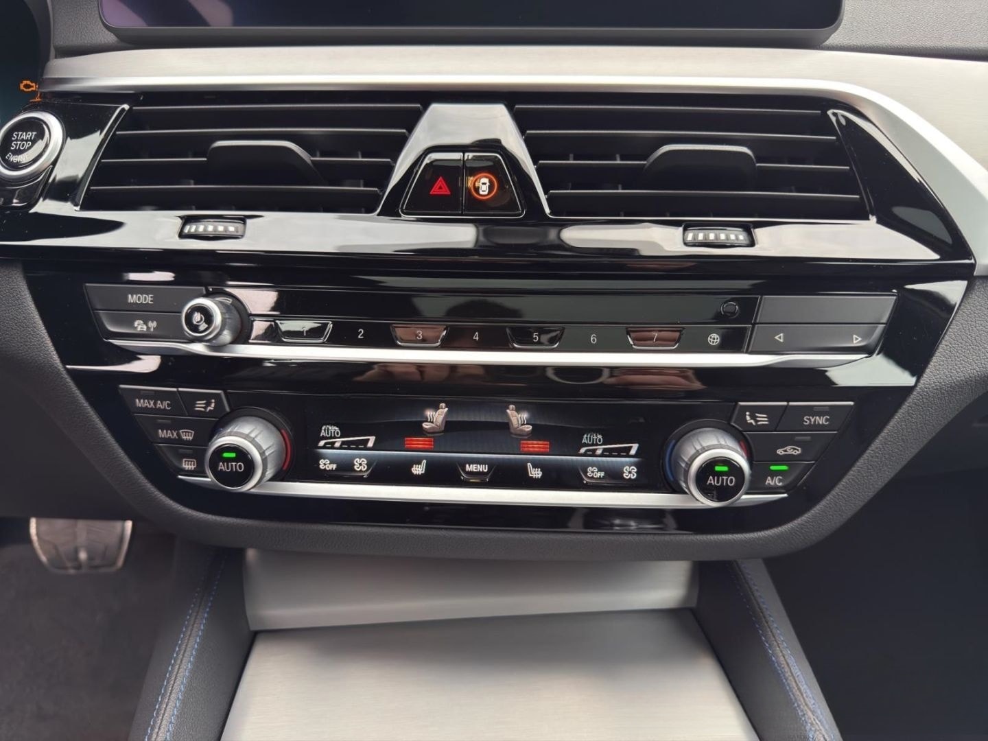 BMW 530 dAT M SPORT LASER HUD PANO KAMERA KEYLESS foto 16