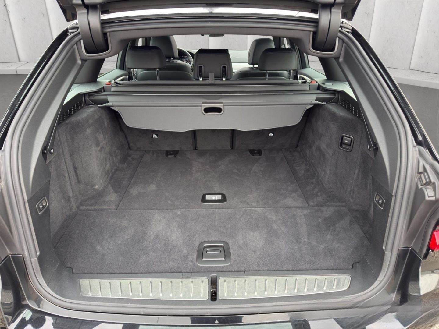 BMW 530 dAT M SPORT LASER HUD PANO KAMERA KEYLESS foto 7