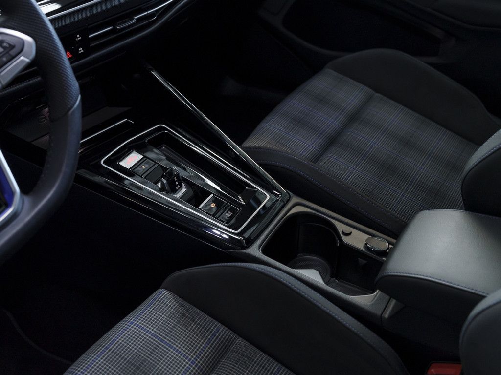 Volkswagen Golf VIII GTE 1,5 l eHybrid DSG ACC PANO HUD SHZ foto 15