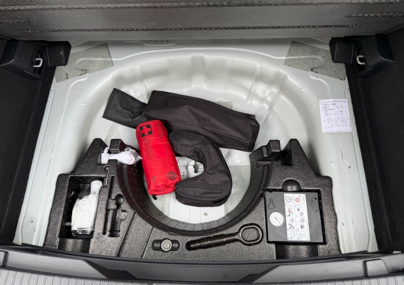 Volkswagen T-Roc United 1.5TSI Sthzg AHK Kam Nav 1Hd KD NEU foto 15