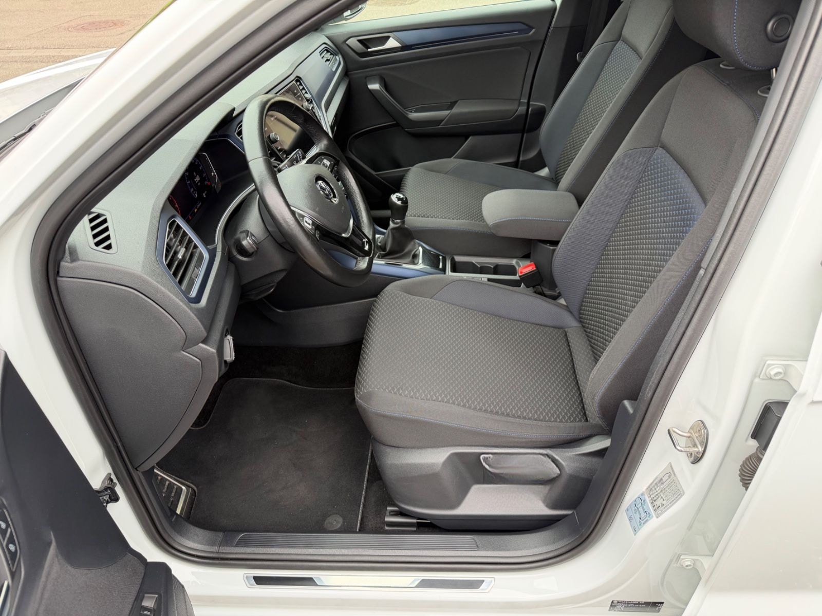 Volkswagen T-Roc United 1.5TSI Sthzg AHK Kam Nav 1Hd KD NEU foto 8