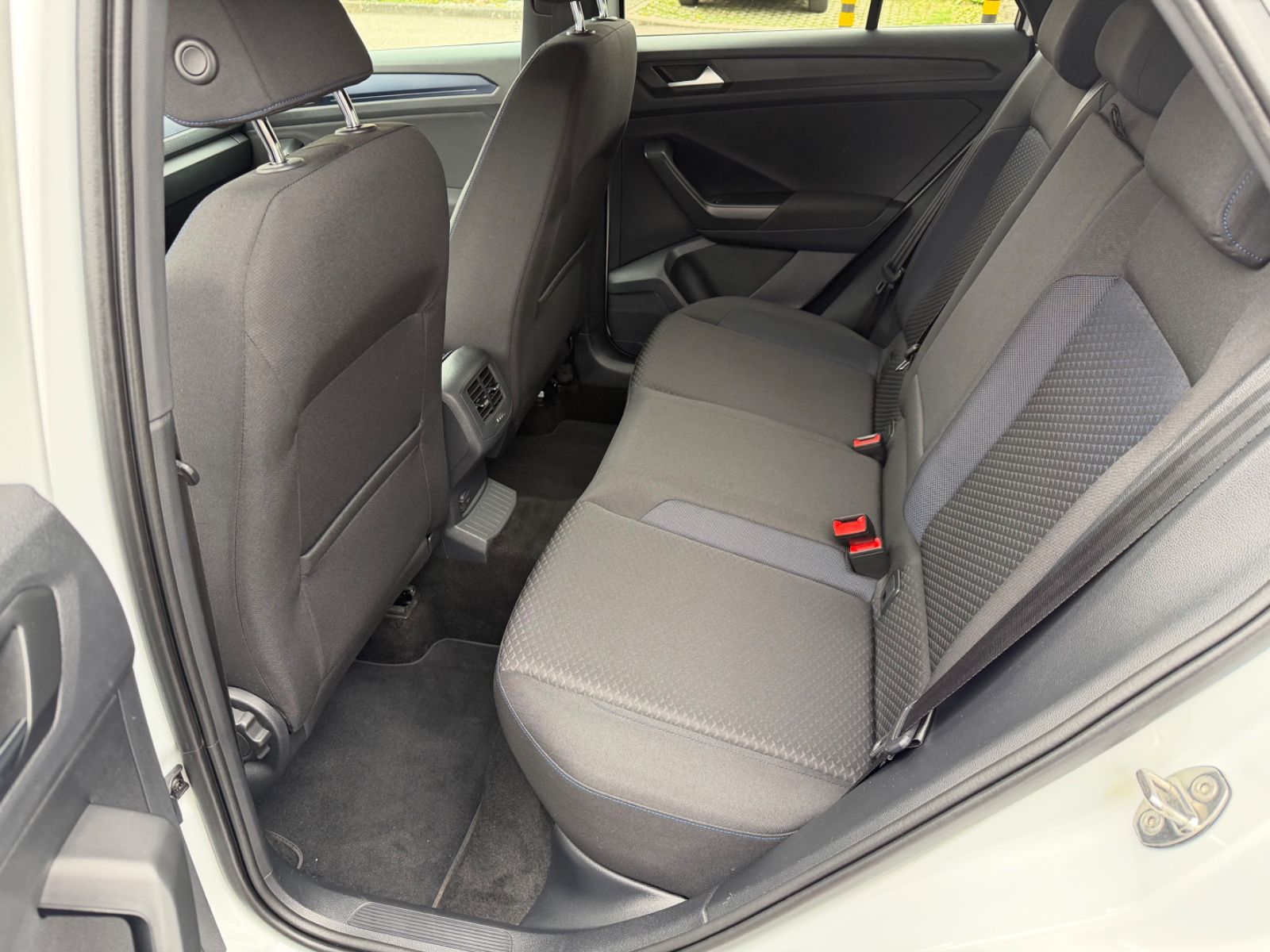 Volkswagen T-Roc United 1.5TSI Sthzg AHK Kam Nav 1Hd KD NEU foto 10