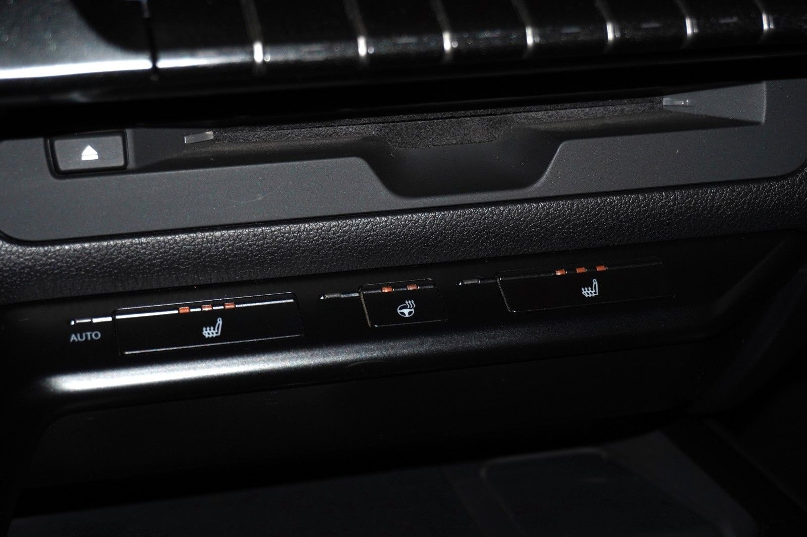 Lexus UX 250h Navi LED Kamera Lenkradhzg. foto 24