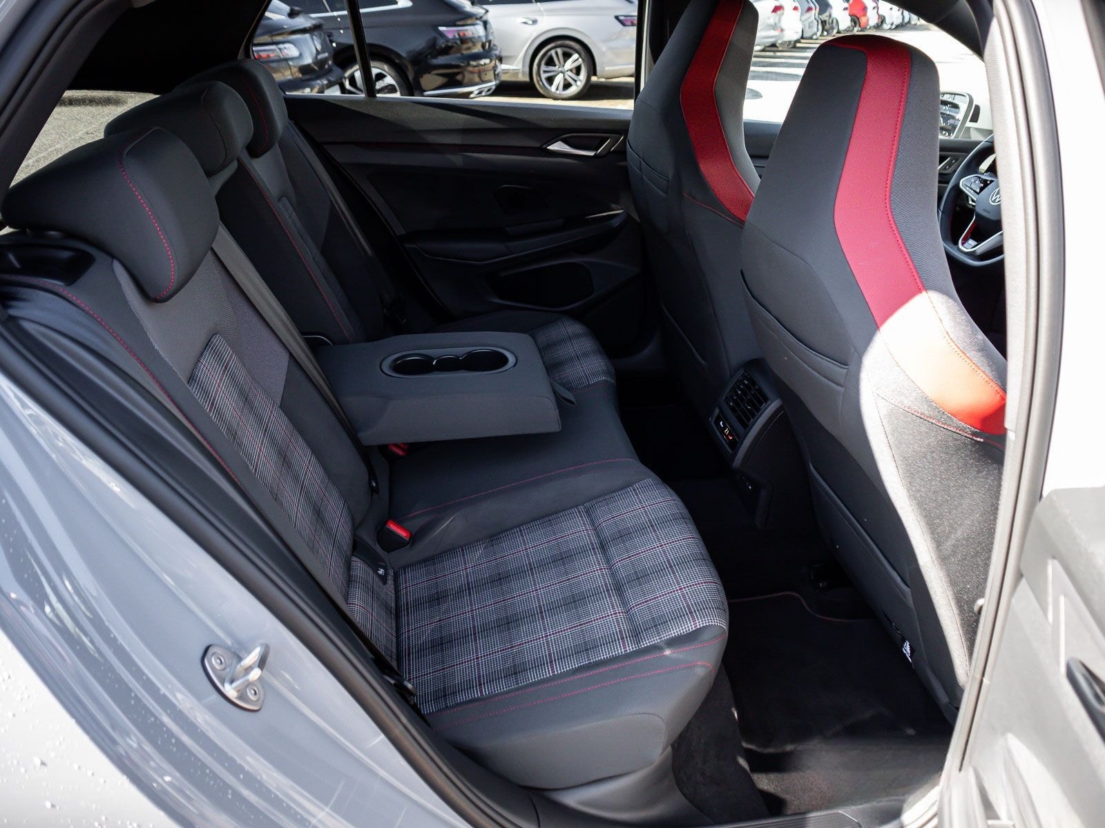 Volkswagen Golf VIII GTI 2.0 TSI AHK LED+ Navi ParkAssist R foto 14