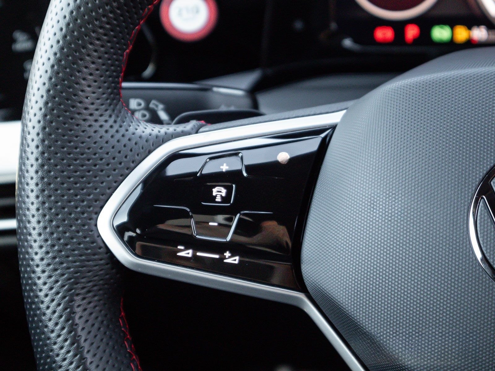 Volkswagen Golf VIII GTI 2.0 TSI AHK LED+ Navi ParkAssist R foto 19