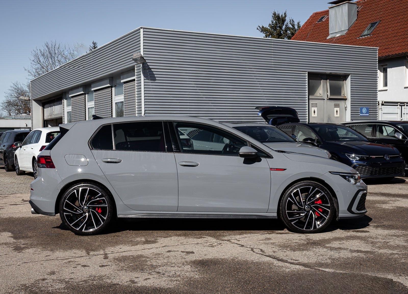 Volkswagen Golf VIII GTI 2.0 TSI AHK LED+ Navi ParkAssist R foto 6