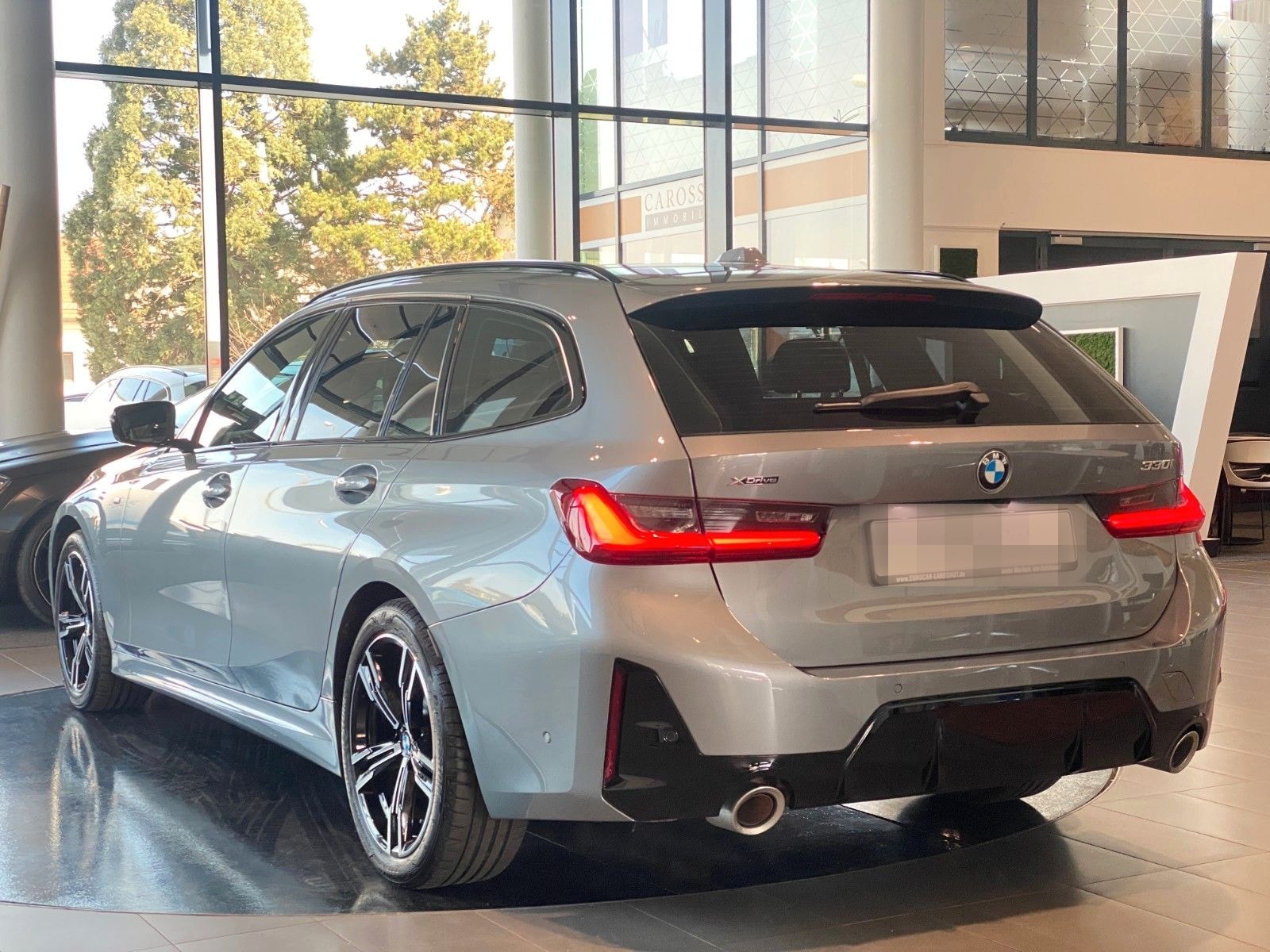 BMW 330i Touring xDrive M-Sport Curved Kam. HiFi ACC foto 3