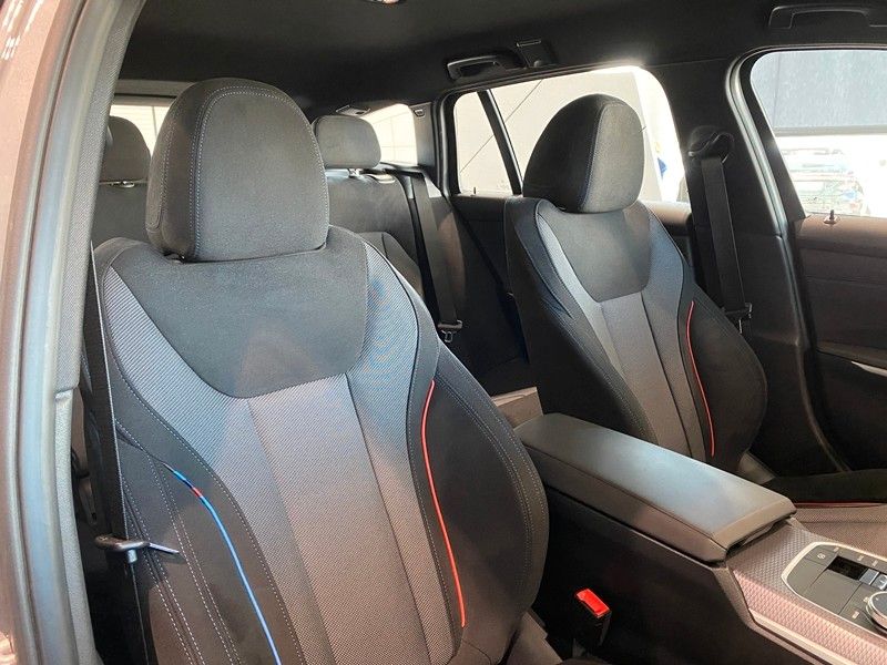 BMW 330i Touring xDrive M-Sport Curved Kam. HiFi ACC foto 22