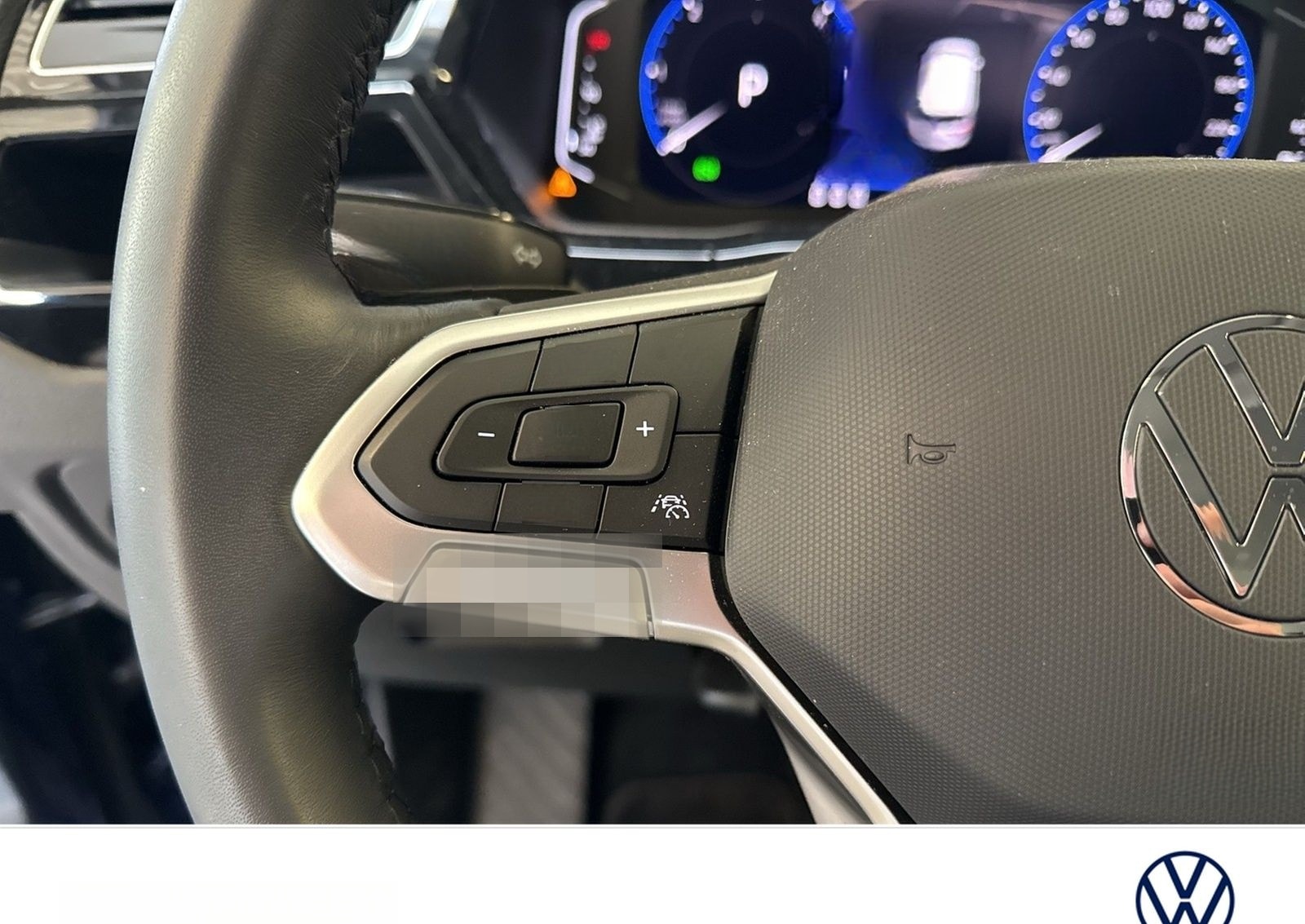 Volkswagen Touran 2.0 HIGHLINE AHK ACC LM17 NAVI CARPLAY foto 17